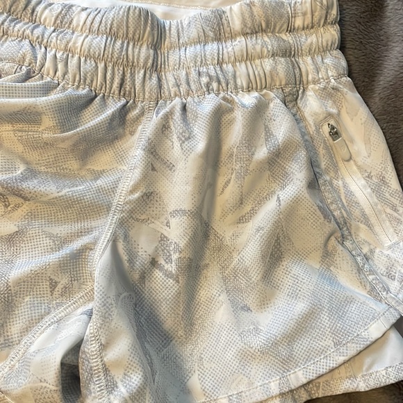 Lululemon Tracker Low-Rise Short - Picture 8 of 11